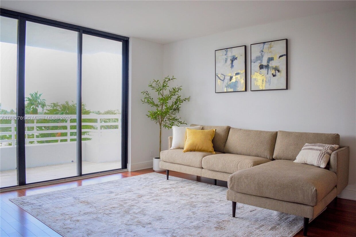 Foto principal - 3300 NE 192 St