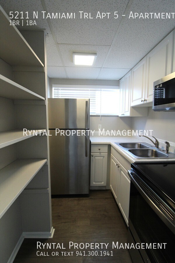Building Photo - Deposit Free Move In!* Recently Renovated ...