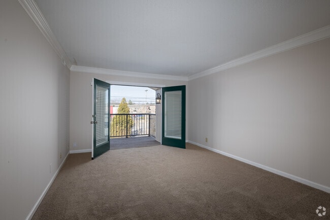 1BR, 1BA - 750SF - Living Room - Regency Park Apartments