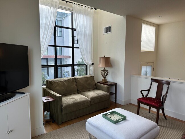 Building Photo - 116 S 1st St