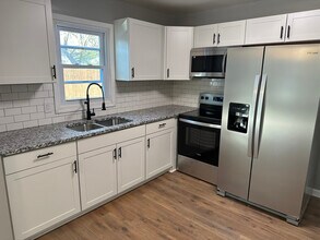 Building Photo - 123 S Sam Davis Ave