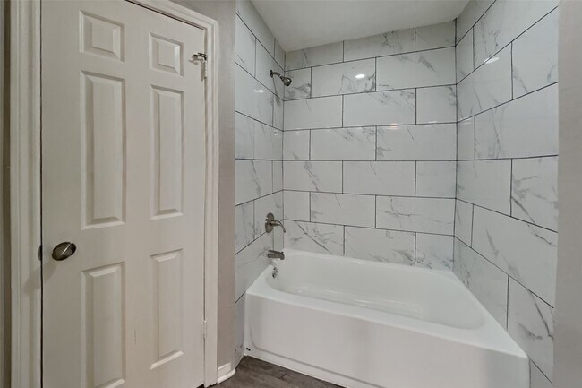 Building Photo - 2507 Brookdale Dr