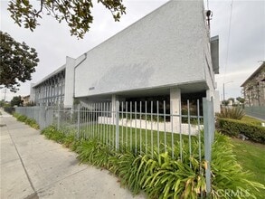 Building Photo - 12926 Doty Ave