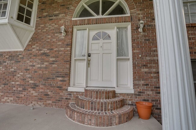 Building Photo - 5212 Abelia Dr