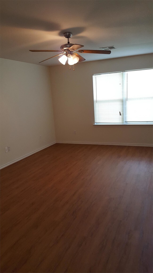 Building Photo - 940 Goldenrod St