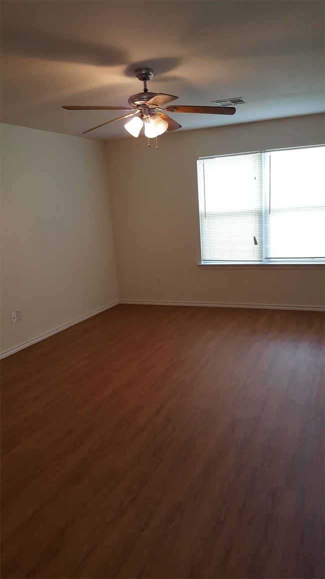 Foto del edificio - 940 Goldenrod St