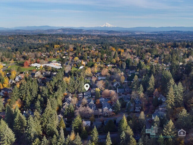 Foto del edificio - Fully Furnished Lake Oswego Gem!!!!