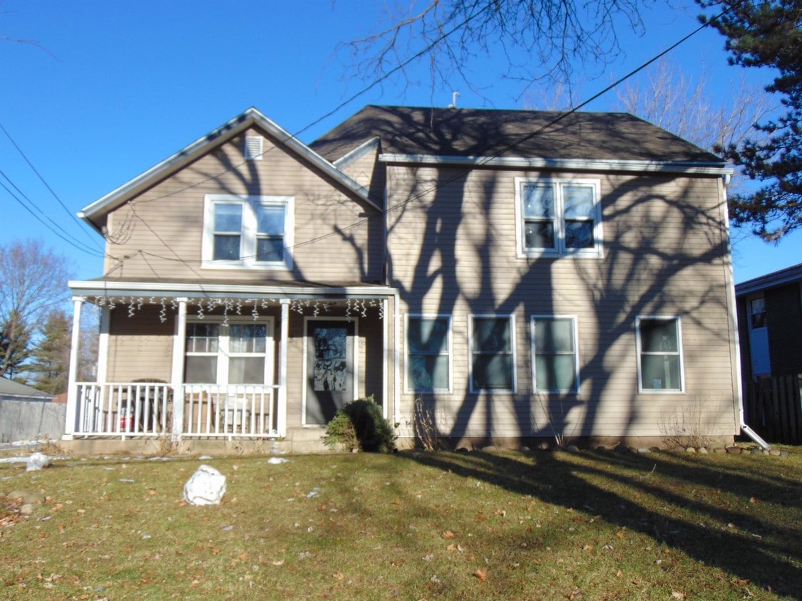 2548 Shawano Ave, Green Bay, WI 54313 Townhome Rentals in Green Bay WI