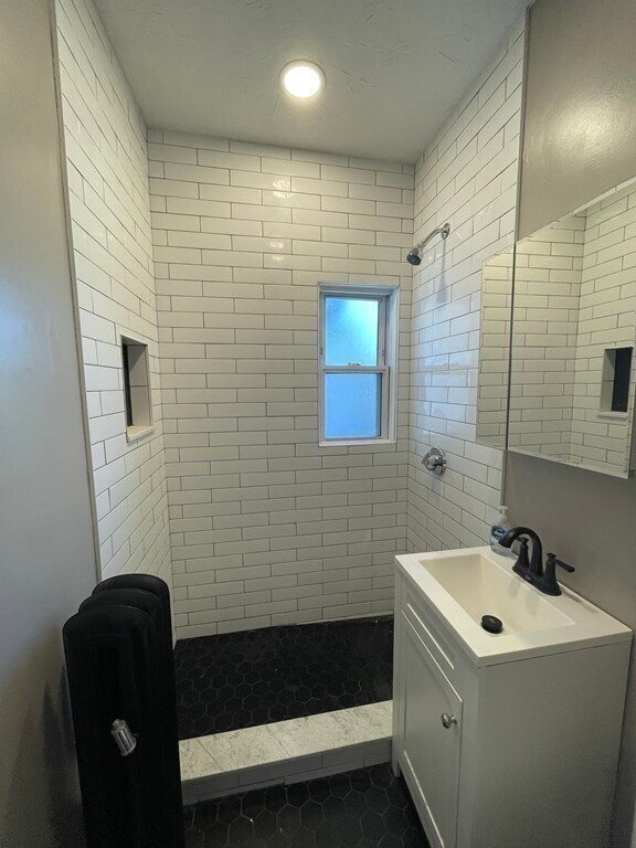 Foto del edificio - 472 Ashmont St