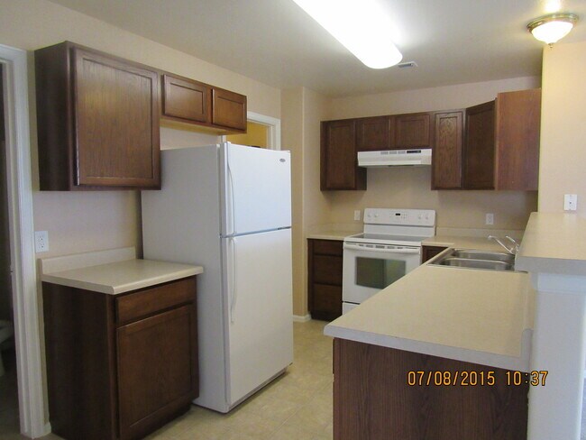 Building Photo - Ranch Style Condo!