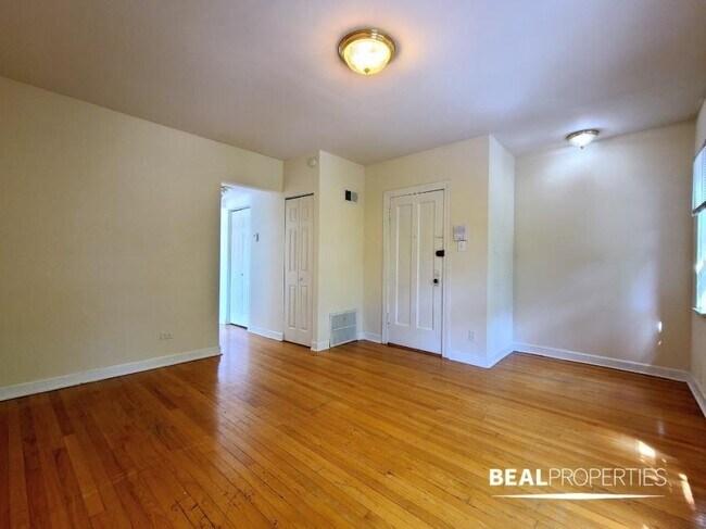Foto del edificio - 1 bedroom in CHICAGO IL 60657