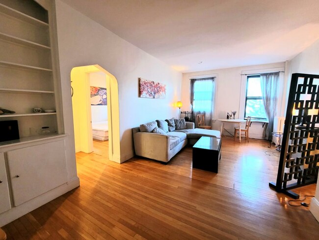 Foto del edificio - 1056 Beacon St