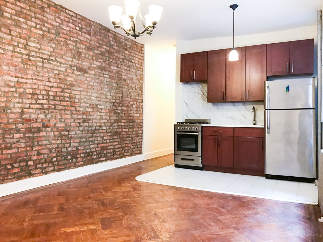 Primary Photo - 1164 Pacific St