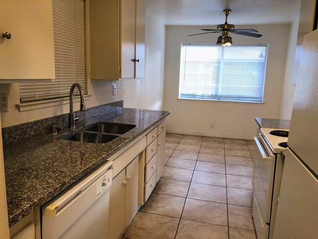 Building Photo - 445 Acalanes Dr