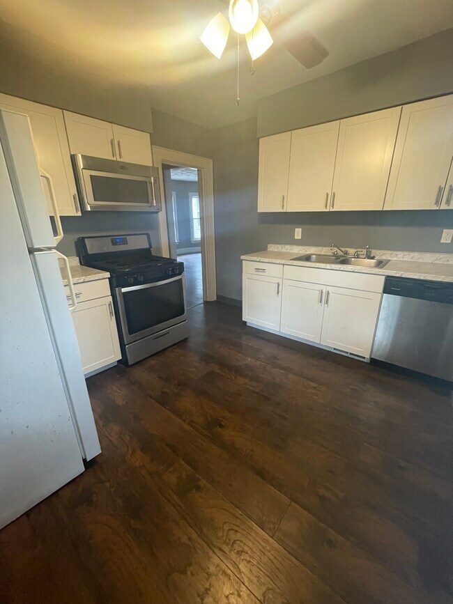 Building Photo - 363 Norwood Ave