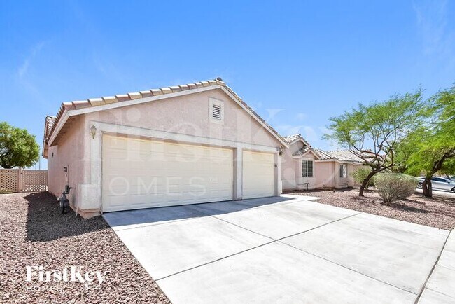 Building Photo - 5312 N Regena Rose St