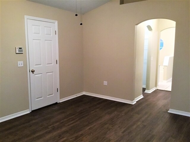 Foto del edificio - 3243 Scenic Woods Drive