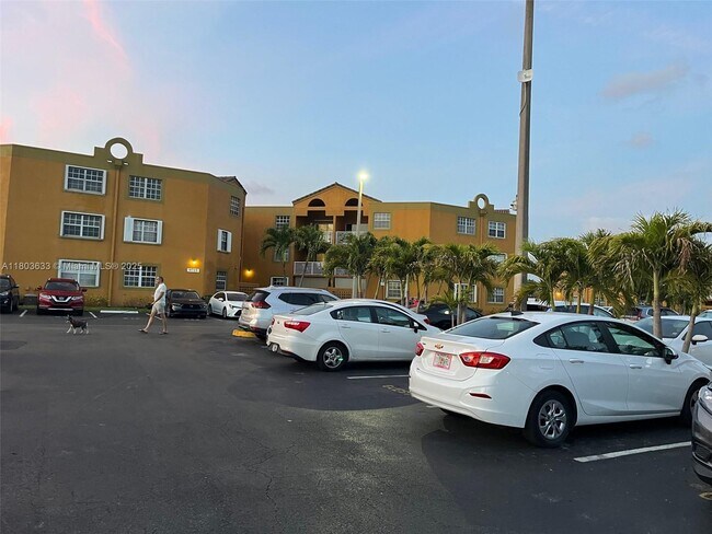 Foto del edificio - 9715 Fontainebleau Blvd