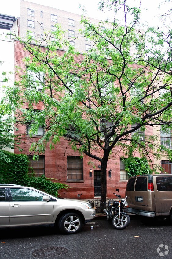 Building Photo - 221-223 W 22nd St