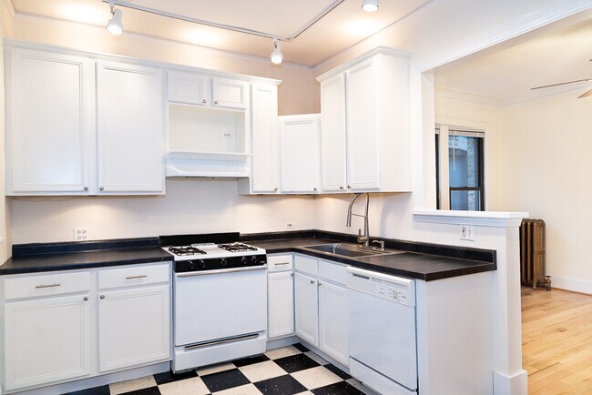 Kitchen - 1259 W Loyola Ave