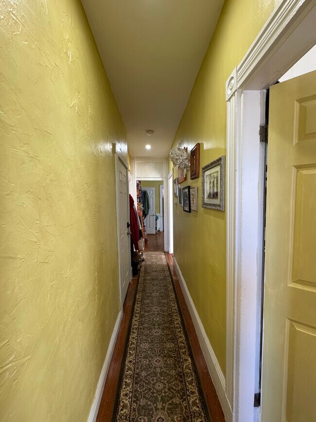 Foto del edificio - 108 Hyde Park Ave