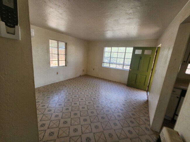 Foto del edificio - 2138 N Forgeus Ave