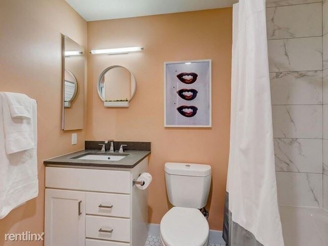Foto del edificio - 1 br, 1 bath Condo - 499 E High St Unit 205