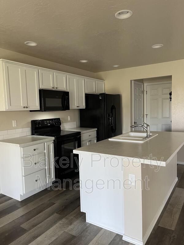 Building Photo - 13521 Palm Beach Dr