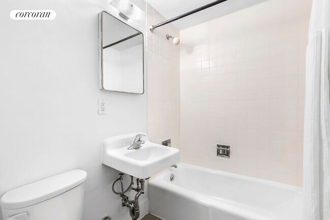 Building Photo - 9 W 95th St