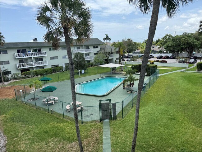 Foto del edificio - 4200 NW 3rd Ct