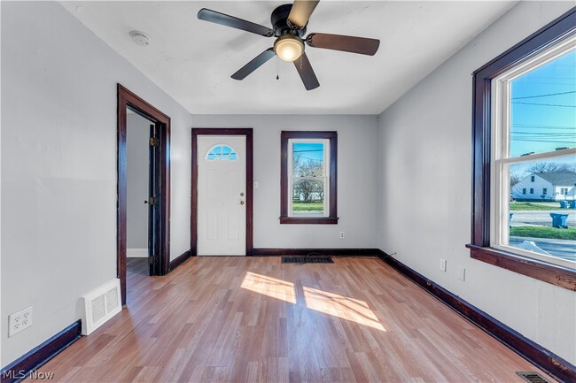 Building Photo - 1625 W 21st St