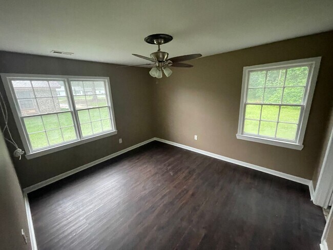 Foto del edificio - 8842 Deerwood Dr