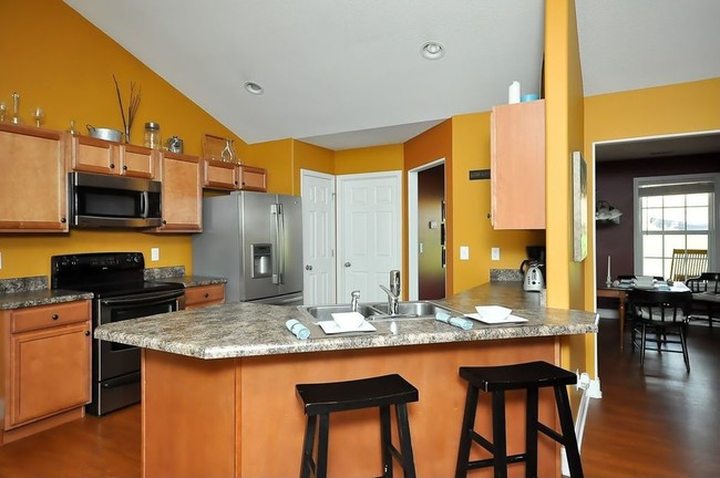 Building Photo - 216 Watercourse Way