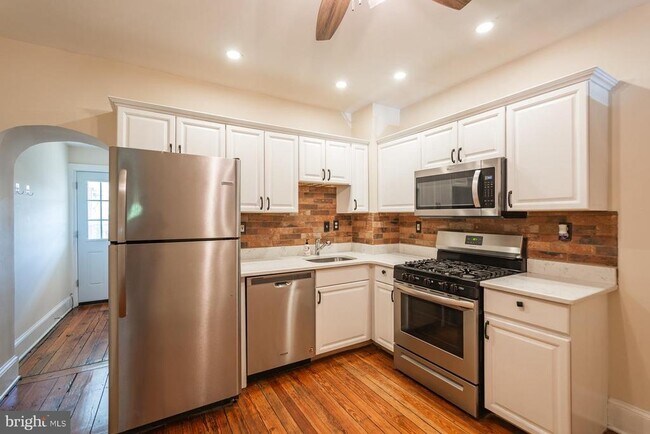 Foto del edificio - 4562 Silverwood St