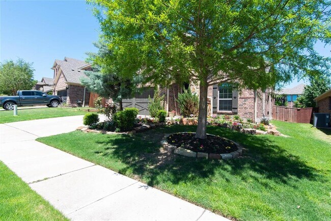 Foto del edificio - 4020 Deer Lake Dr