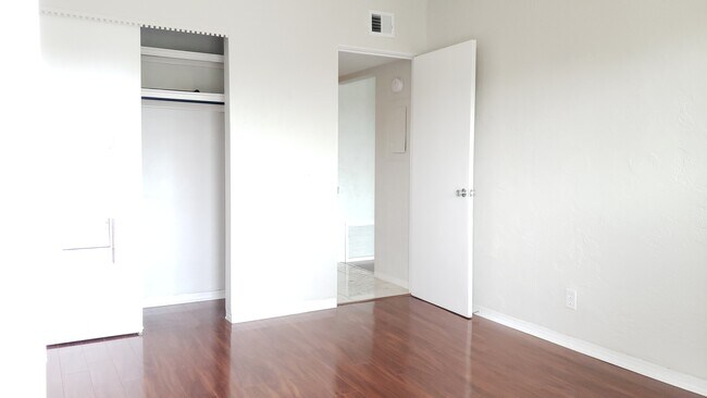 Foto del edificio - 2454 Australia Way E