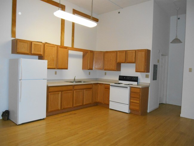 Building Photo - 510 N 40th Ave W