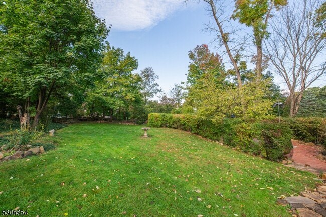 Building Photo - 43 Pine Brook Rd