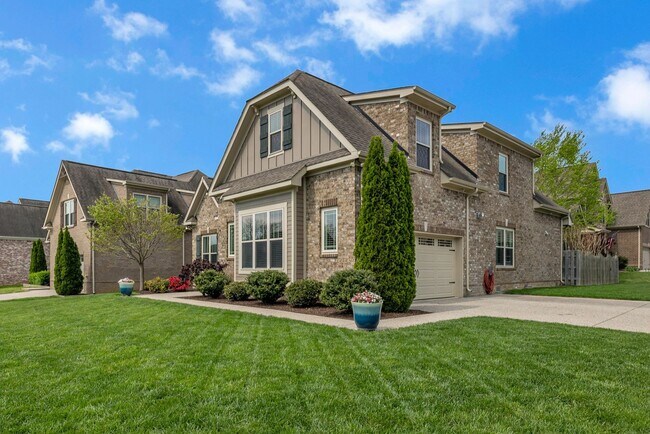 Building Photo - 4 Bedroom, 3 Bath Home w/ 2 Car Garage