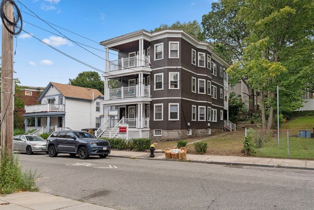 Primary Photo - 160 Williams St
