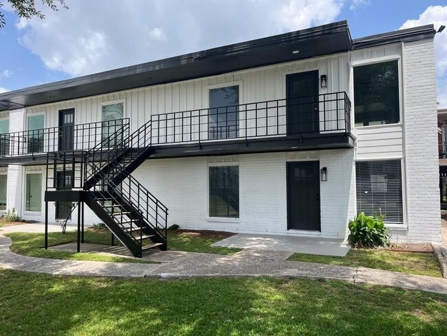 Building Photo - 1701 Johanna Dr