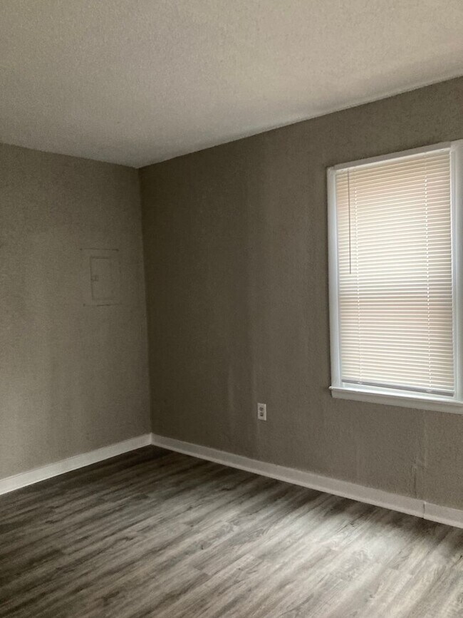Foto del edificio - Move in special. 2 bedroom house with bonus room