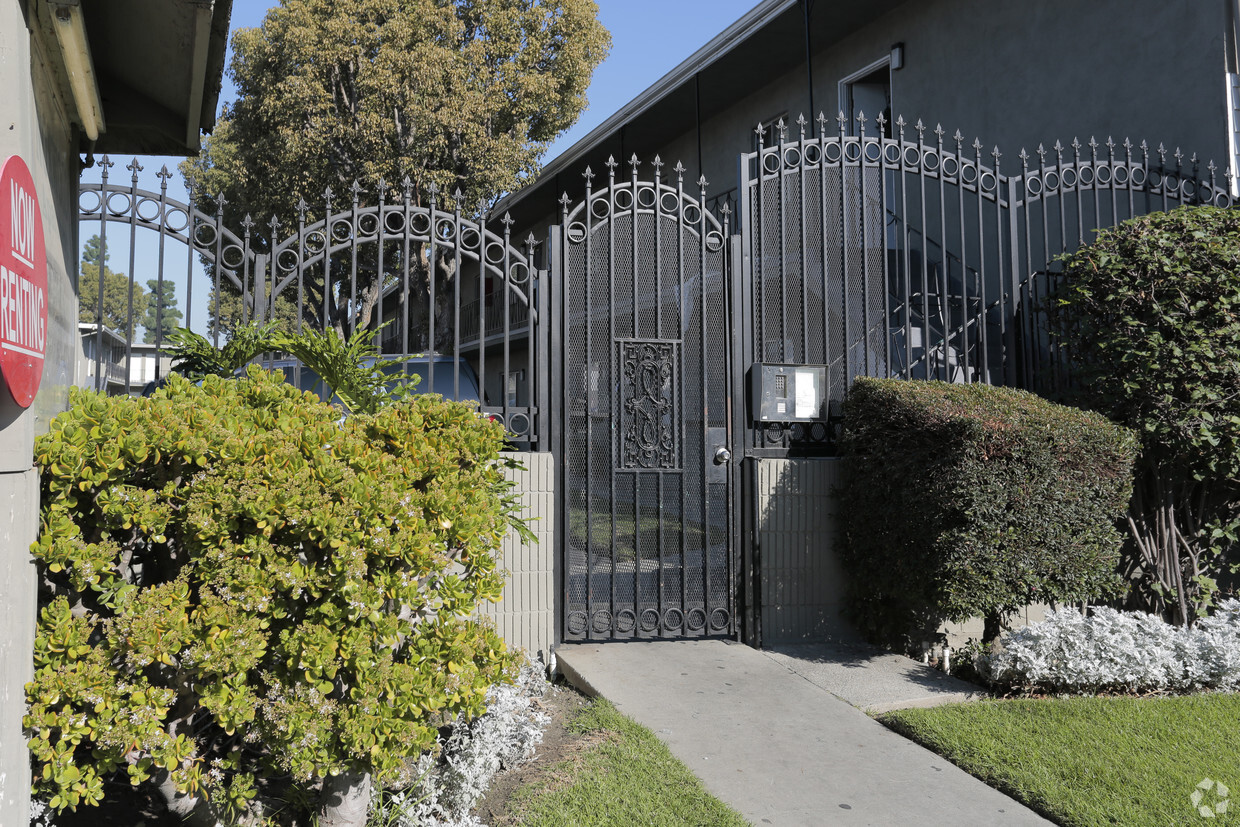 Entrance - Norwood Apartments