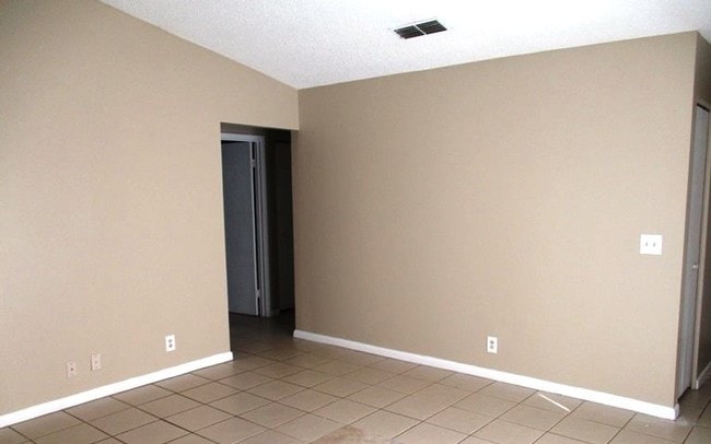 Building Photo - 3 Bedroom/2 Bathroom Adorable Patio Home