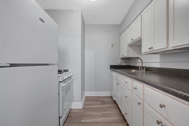 Building Photo - 617 Southcrest Dr