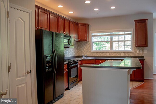 Building Photo - 10292 Chestnut Park Ln