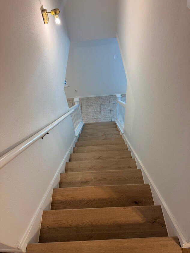 Building Photo - 8011 Sunshine Trail Dr