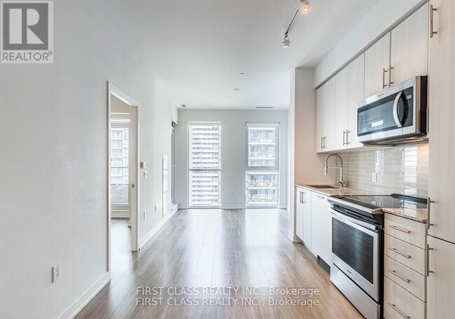 Building Photo - 4055-4055 Parkside Village Dr