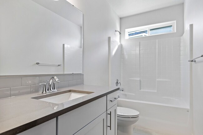 Building Photo - 7565 W Itasco Dr