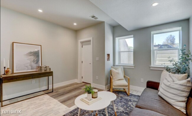 Building Photo - 1 br, 1 bath Townhome - 1318 Quitman St